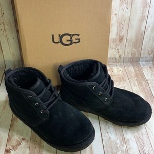 UGG Neumel ll Kids size 6